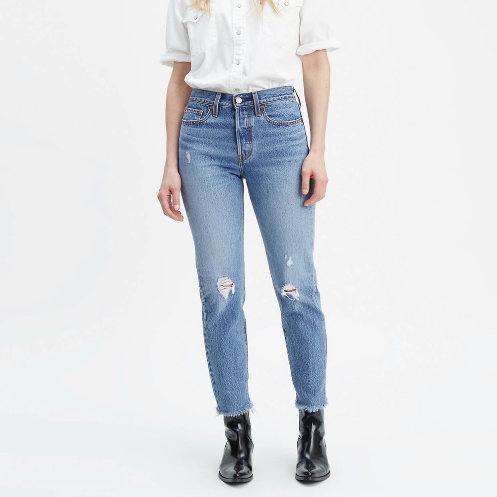 Levi’s Premium Wedgie Fit Jeans Size 28 NWT